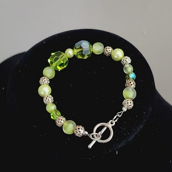 Green Bead Bracelet. 🌴 - Picture 1 of 7